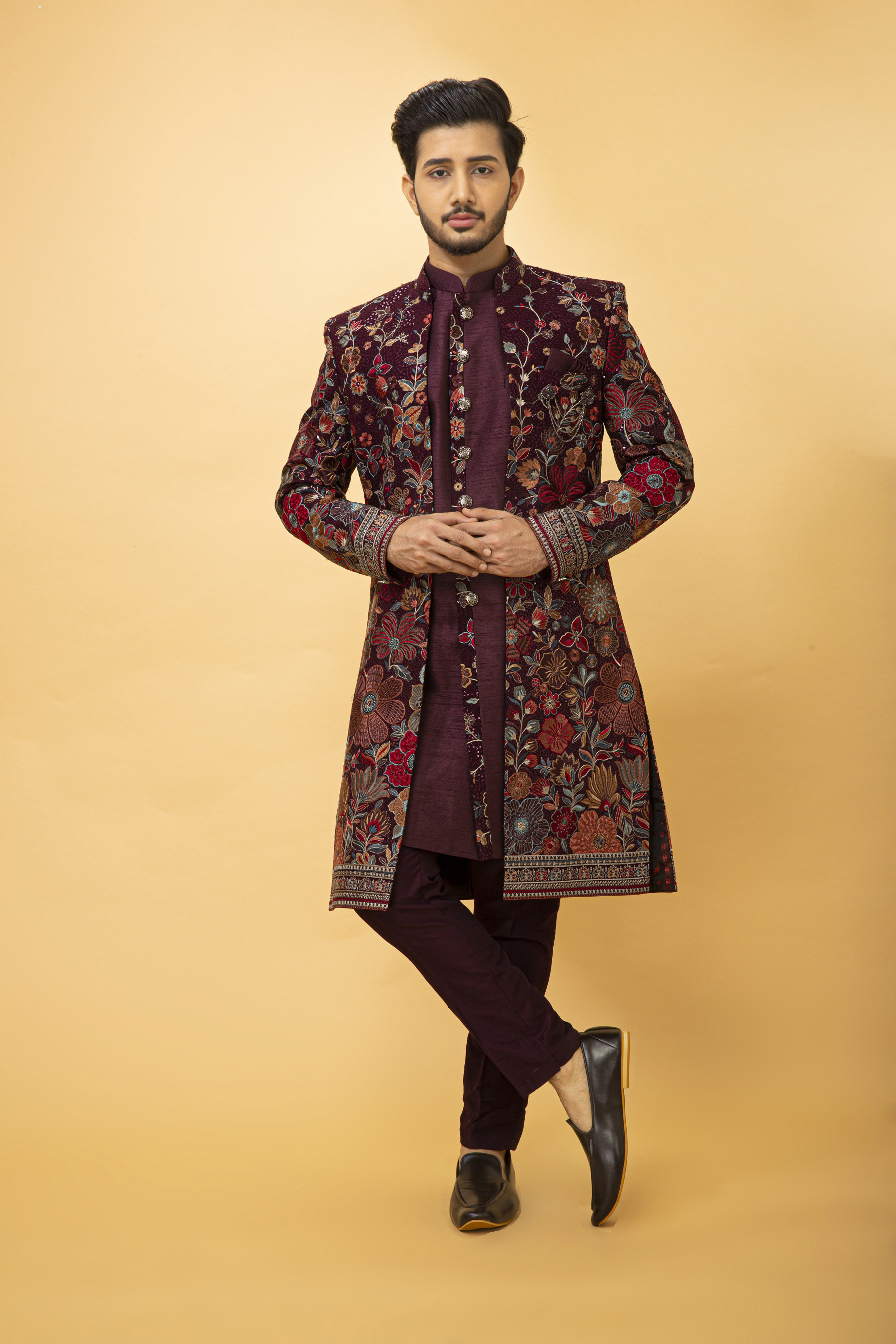 VINATGE MAROON FLORAL MOTIF DESIGN