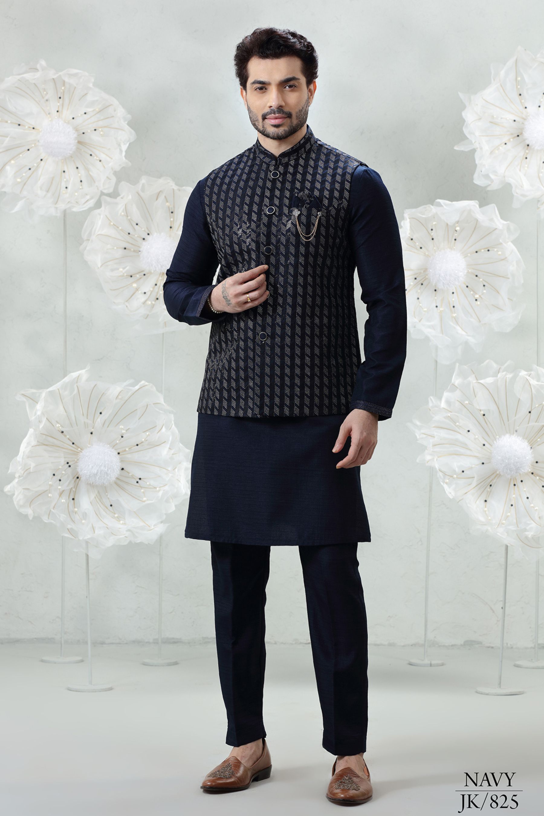 DIAMOND SHAPE EMBROIDERED KURTA JACKETSET